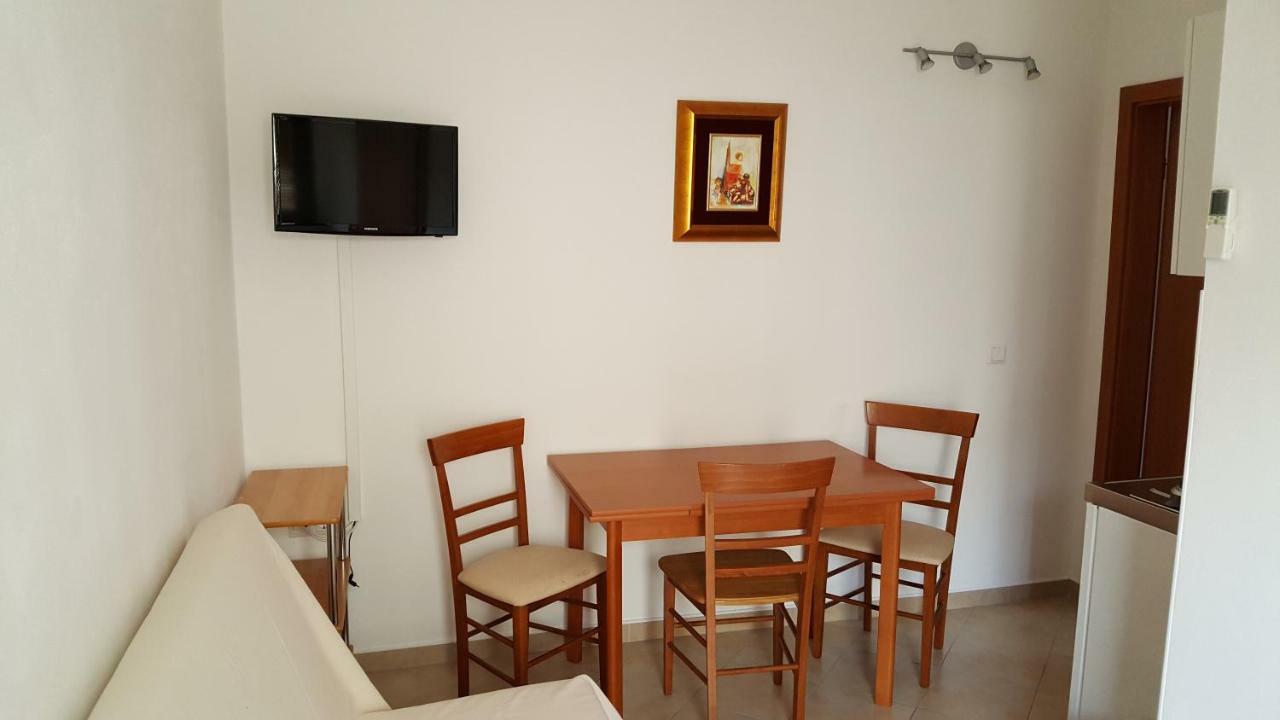 Apartmani M&M 비오그라드나모루 외부 사진